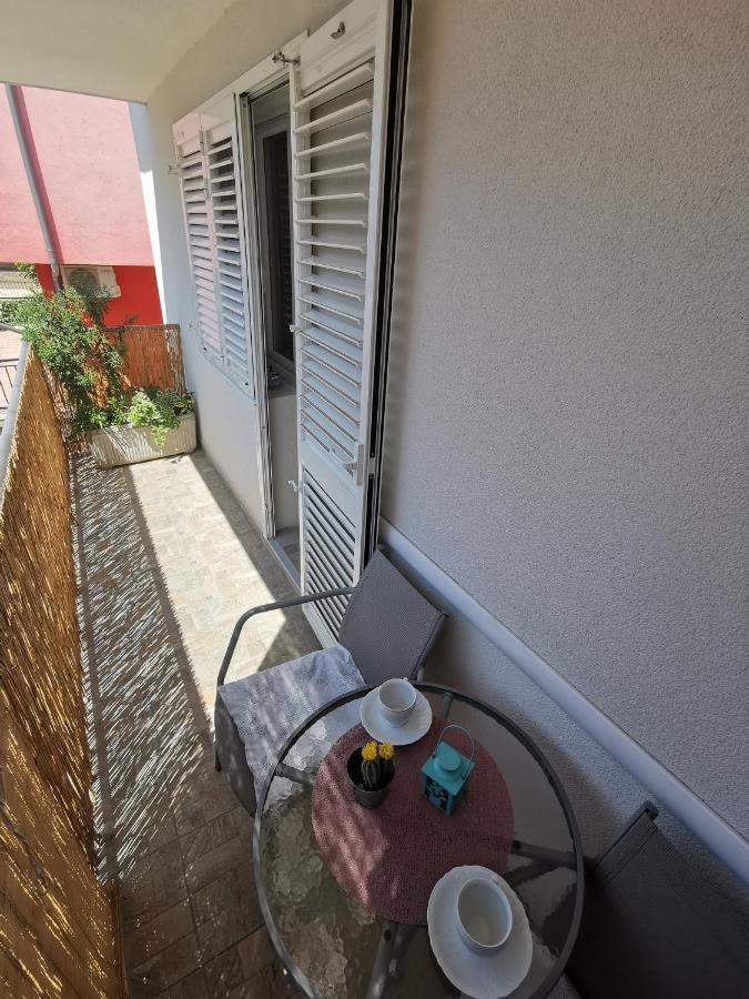 Apartman Jela 希贝尼克 外观 照片